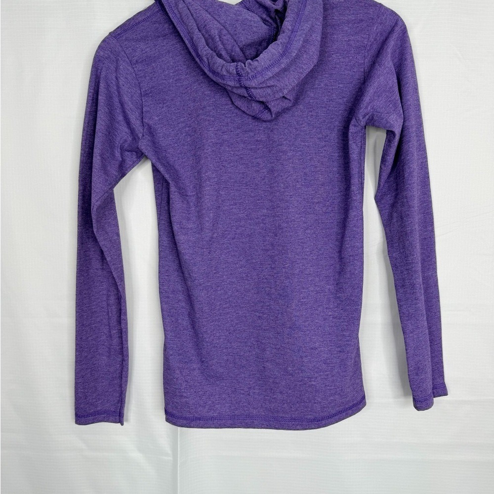 Hooters Chicago Purple Long Sleeve Hoodie Logo Graphic NWT Size Small - Picture 4 of 9